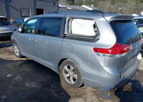 2011 Toyota Sienna Le V6 из США, поврежденный, VIN 5TDKK3DC2BS102571